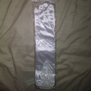 White beaded & lace gloves